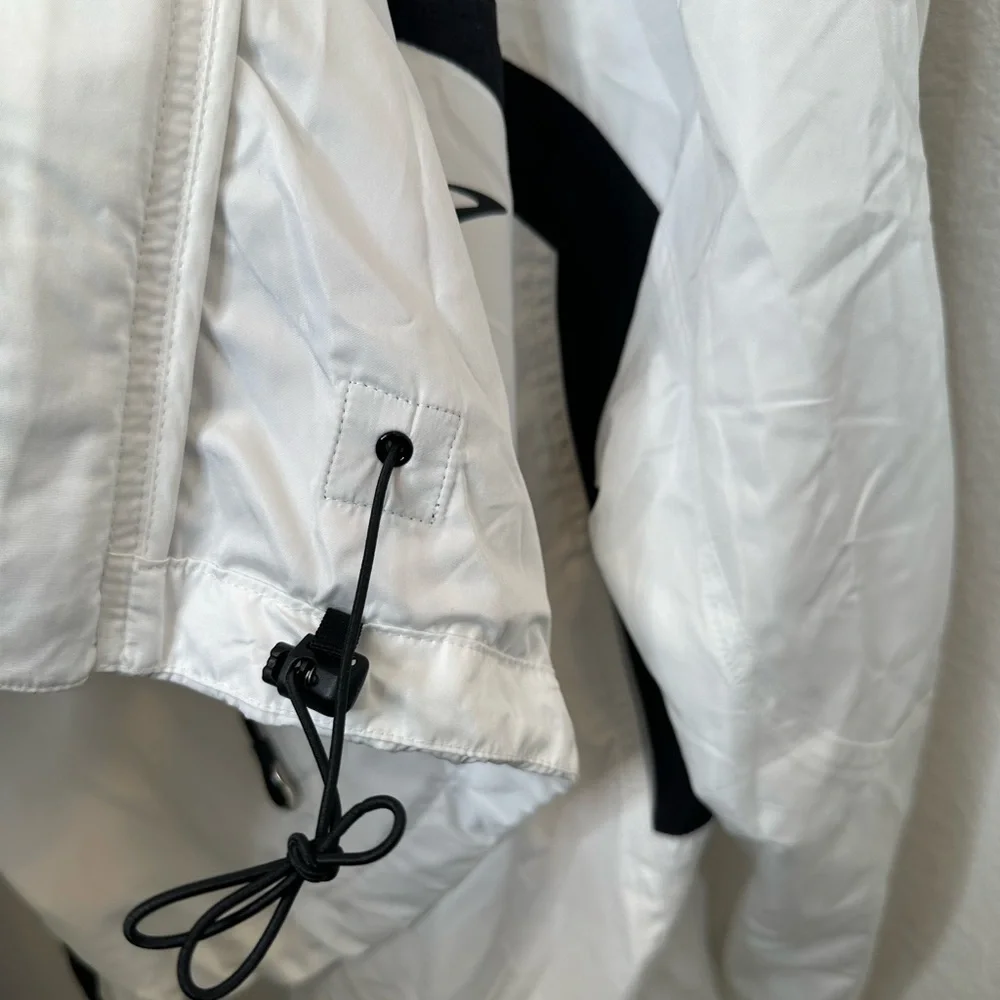 Brooks Windbreaker Athletic Jacket Full zip colors black and white‎ Sz large